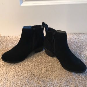 Vionic Devon suede bootie. US 7. Never worn